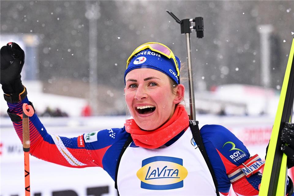  Justine Braisaz-Bouchet jubelt über Gold.Martin Schutt/dpa