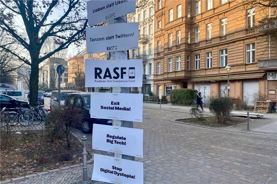  Kritik am ausufernden Gebrauch von Handys. Torsten Holtz/dpa