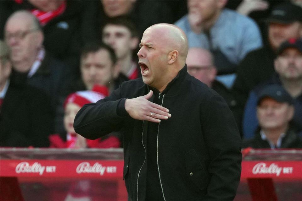  Liverpools Trainer Arne Slot musste kurzfristig auf Florian Wirtz verzichten.Dave Shopland/AP/dpa