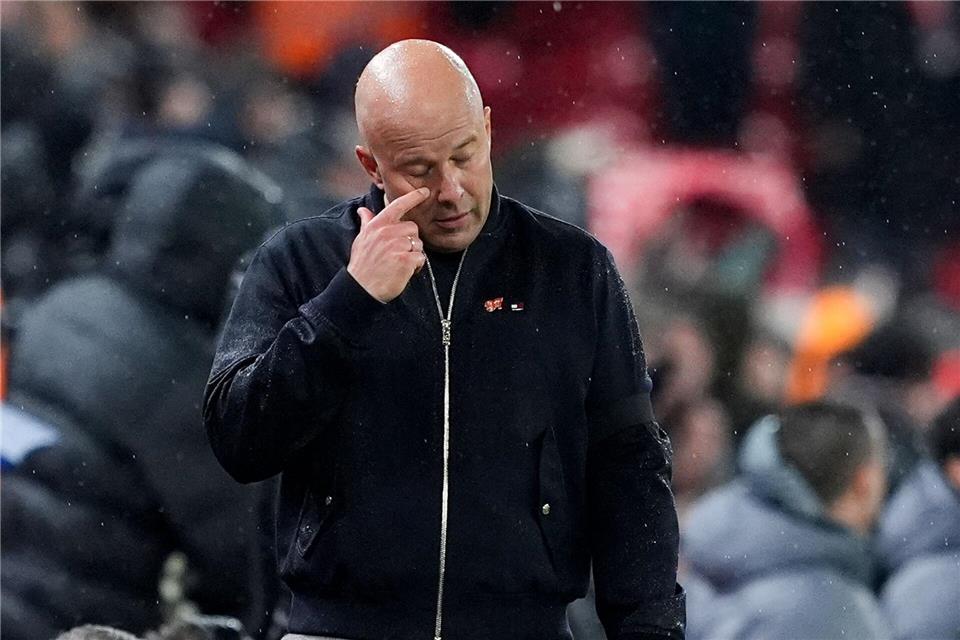  Liverpools Trainer Arne Slot reagiert.Peter Byrne/PA Wire/dpa