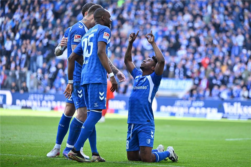  Lubambo Musonda zelebrierte seinen Führungstreffer für den 1. FC Magdeburg. Swen Pförtner/dpa