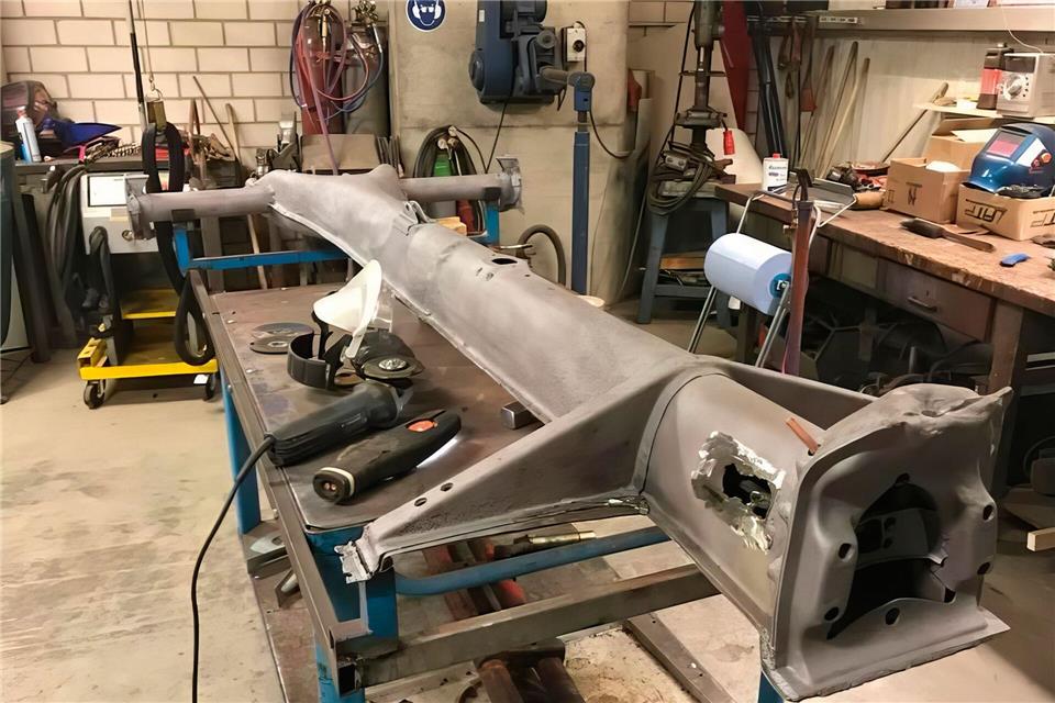  Mehr als das Fahrgestell war von dem wohl ältesten VW Käfer nicht mehr übrig.Traugott Grundmann/dpa