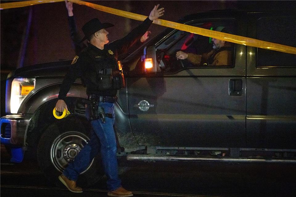  Mehrere Menschen sind tot. Ethan Swope/AP/dpa