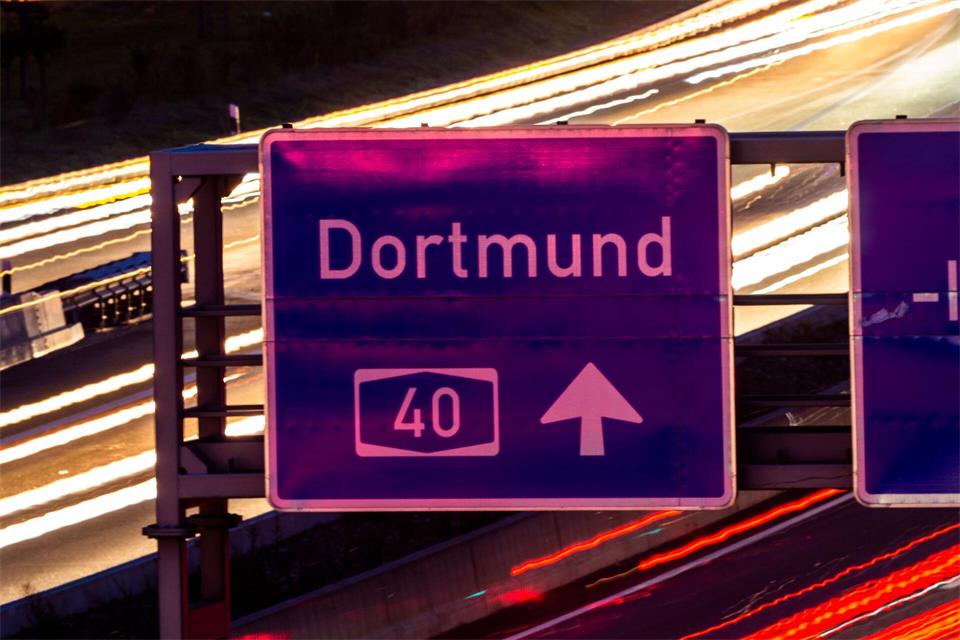  Mehrere Tage lang wird die Autobahn 40 bei Dortmund für eine Streckensanierung gesperrt. (Archivbild)Christophe Gateau/dpa