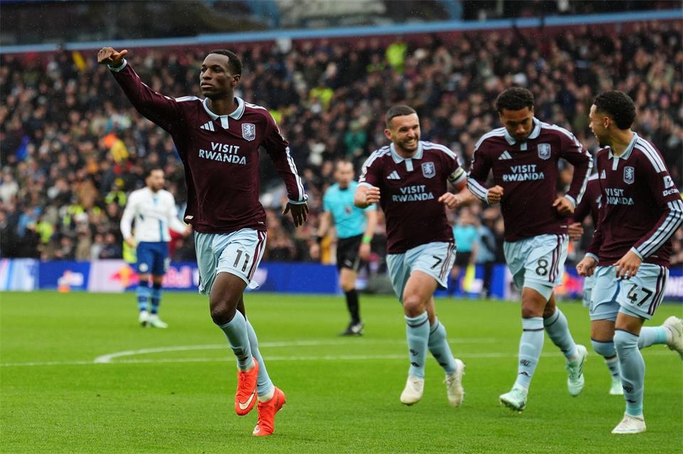  Nicolas Jackson erzielte zwei Treffer gegen Manchester City.Martin Rickett/PA Wire/dpa