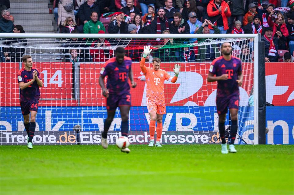  Patzte beim 0:1 gegen Augsburg: Bayern-Torwart Manuel Neuer Tom Weller/dpa