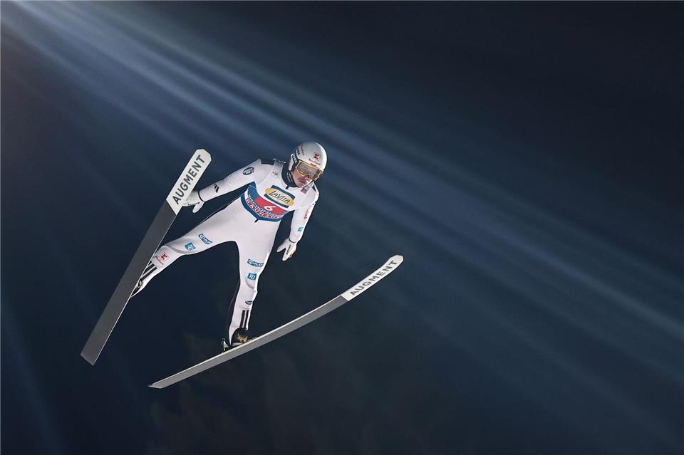  Philipp Raimund will beim Skisprung-Weltcup in Japan nach seiner Erkrankung wieder starten. (Archivbild)Daniel Karmann/dpa