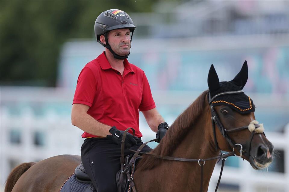  Philipp Weishaupt sorgt sich um Mitarbeiterinnen und Pferde in Katar. (Archivbild)Rolf Vennenbernd/dpa