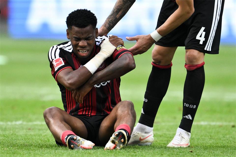  Raphael Onyedika verletzte sich an der Schulter.Florian Wiegand/dpa