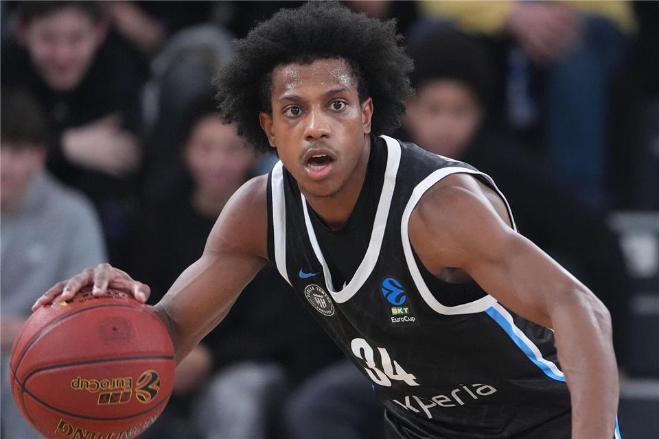  Ross Williams feiert mit den Hamburg Towers den ersten Sieg im Eurocup. (Archivbild)Marcus Brandt/dpa