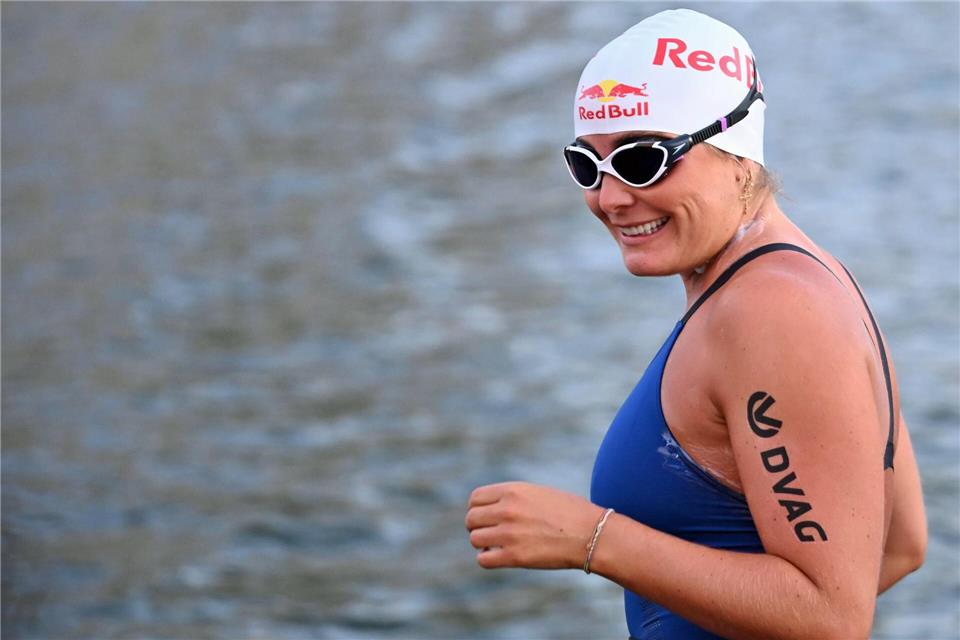  Rund 200 Kilometer will die gebürtige Marburgerin in vier Tagen von Frankfurt nach Köln schwimmen.Jennifer Brückner/dpa