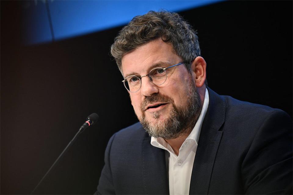  SPD-Generalsekretär Julian Barlen weist den von der AfD erhobenen Anspruch auf das Amt des Landtagspräsidenten zurück. Philip Dulian/dpa
