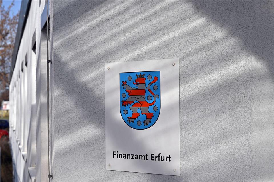  Sie prüfen künftig etwa Steuererklärungen aber auch Betriebe: 106 frisch ausgebildete Finanzfachkräfte stehen ab dem 1. September in den Startlöchern für Thüringens Finanzämter. (Archivbild) Martin Schutt/dpa