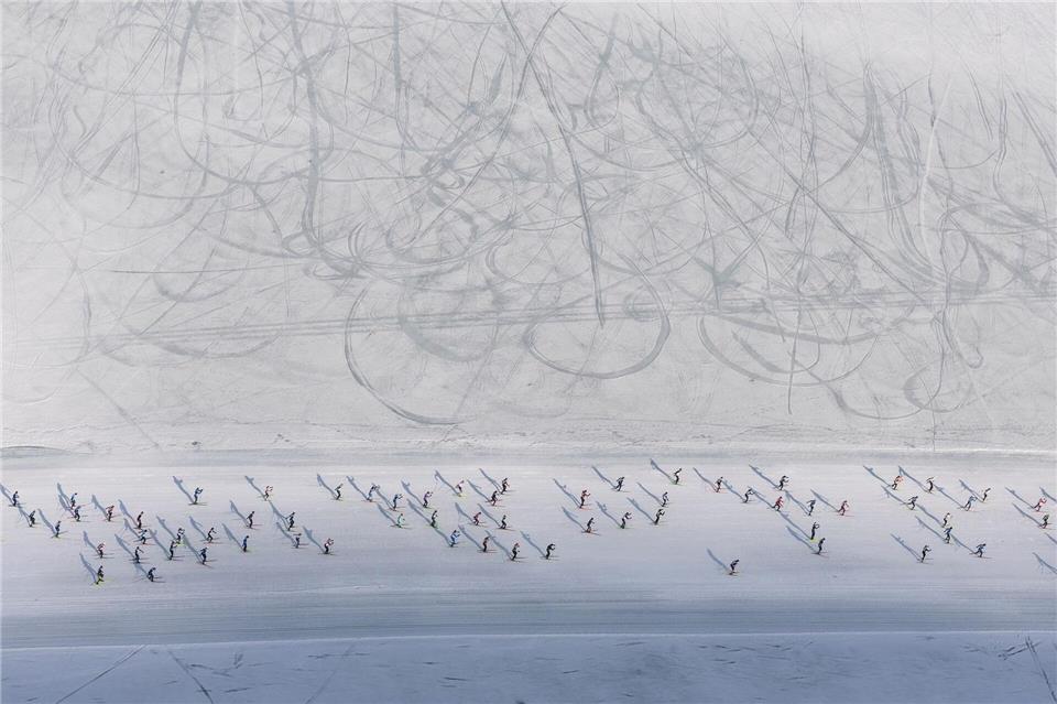  Skifahrer nehmen am 56. Engadin Skimarathon in Maloja teil.Peter Klaunzer/KEYSTONE/dpa