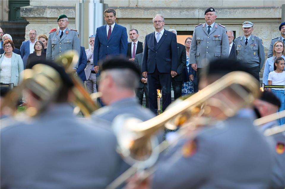  So einfühlsam habe er „Learning to Fly“ noch nie gehört, sagte Reiner Haseloff (CDU) an die Musiker gerichtet.Peter Gercke/dpa