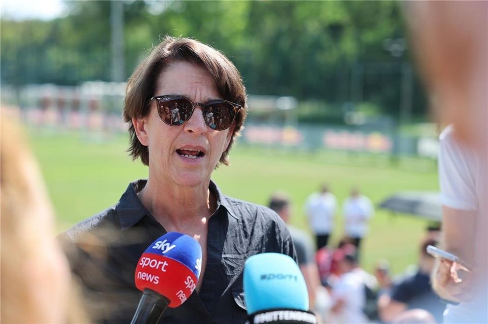  Tatjana Haenni, CEO von RB Leipzig, spricht mit Medienvertretern.Jan Woitas/dpa