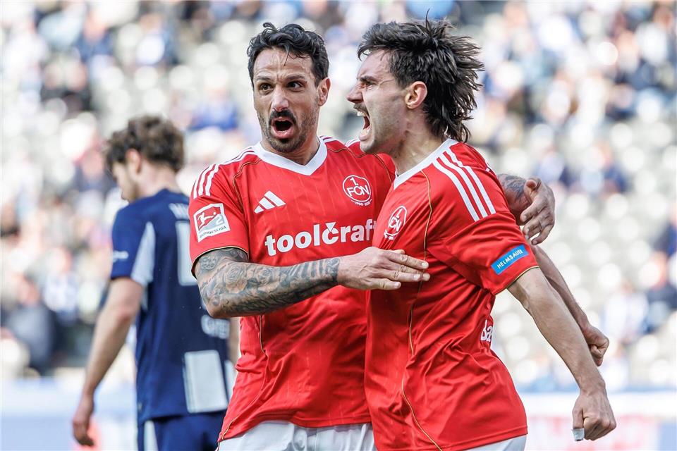  Tom Baack (r.) ließ die mitgereisten Nürnberger Fans jubeln.Andreas Gora/dpa