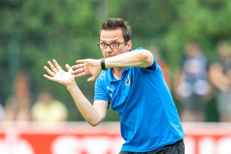  Trainer Kristian Arambasic damals noch im Dienst für BSV Rehden. (Archivbild)David Inderlied/dpa