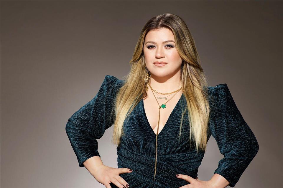  US-Sängerin Kelly Clarkson hat während eines Auftritts ihren Fans von einem übergriffigen Vorschlag eines Managers berichtet. Chris Haston/NBC/dpa