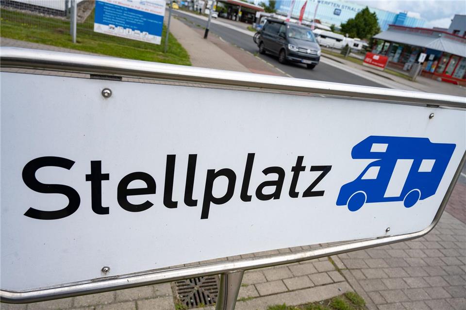  Viele Camper entscheiden spontan, wo es hingehen soll. (Archivfoto) Stefan Sauer/dpa