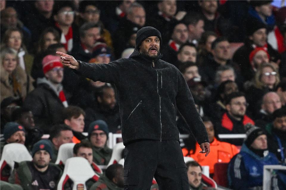  Vincent Kompany sah eine erste Halbzeit ohne klar spielbestimmendes Team. Sven Hoppe/dpa