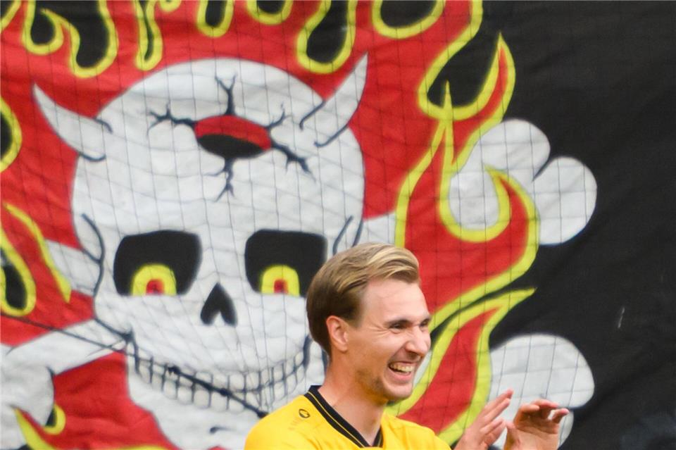  Vincent Vermeij (Dynamo Dresden) jubelt nach seinem Tor zum 1:0.Robert Michael/dpa
