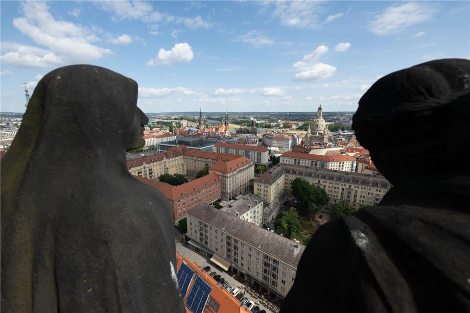  Von der Aussichtsplattform reicht die Sicht bei gutem Wetter bis ins Elbsandsteingebirge. (Archivbild)Sebastian Kahnert/dpa