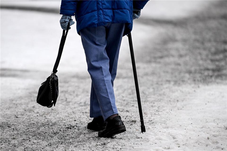  Wegen Glätte bleiben evangelische Friedhöfe in Berlin am Wochenende geschlossen. Britta Pedersen/dpa