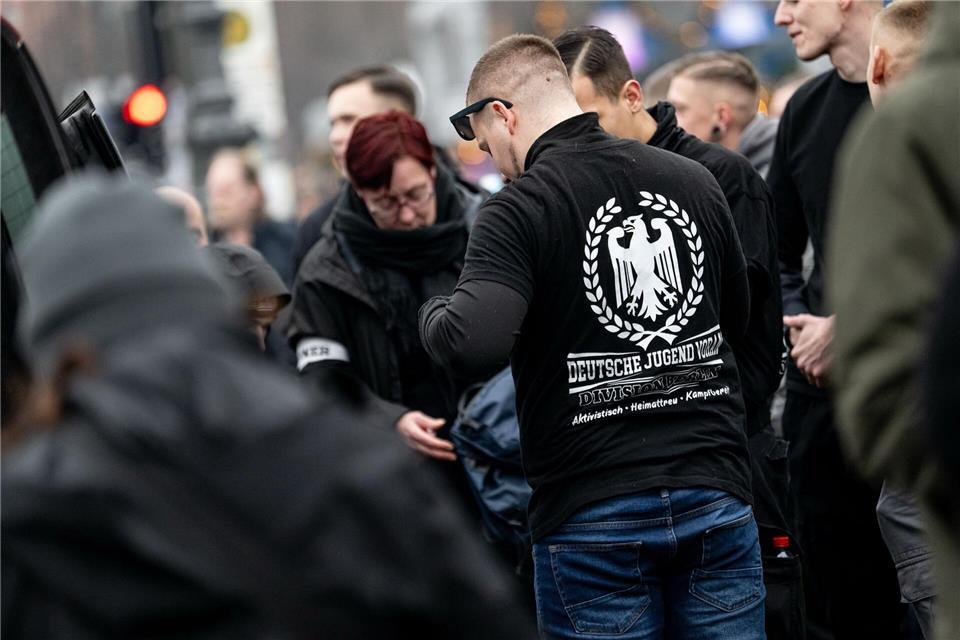 100 Menschen waren für die Demonstration angemeldet, es kamen rund 150.Fabian Sommer/dpa
