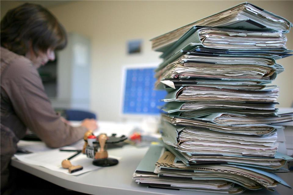 100 staatliche Vorschriften und Auflagen für die Kommunen sollen in Bayern wegfallen. (Symbolbild)Patrick Pleul/dpa
