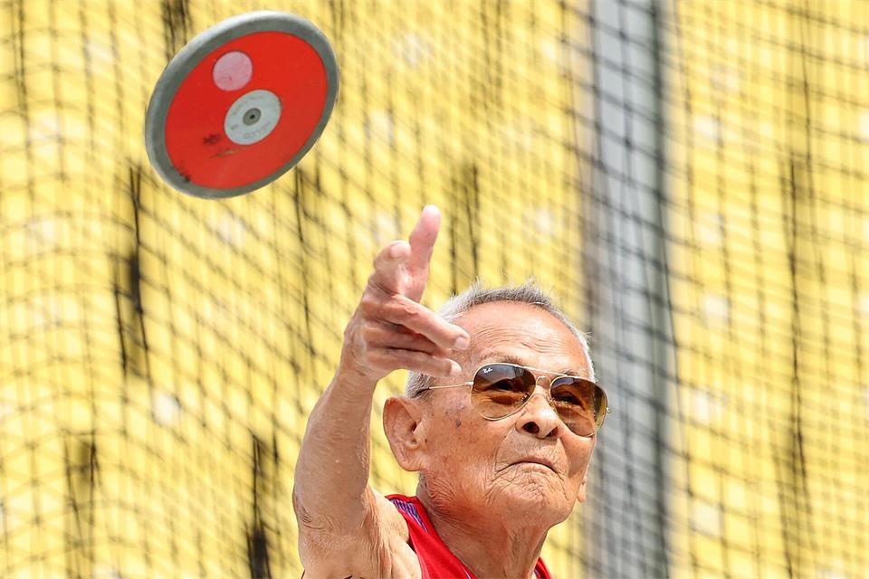 106-jähriger Thailänder stellt Weltrekord im Diskuswurf auf--/YNA/dpa