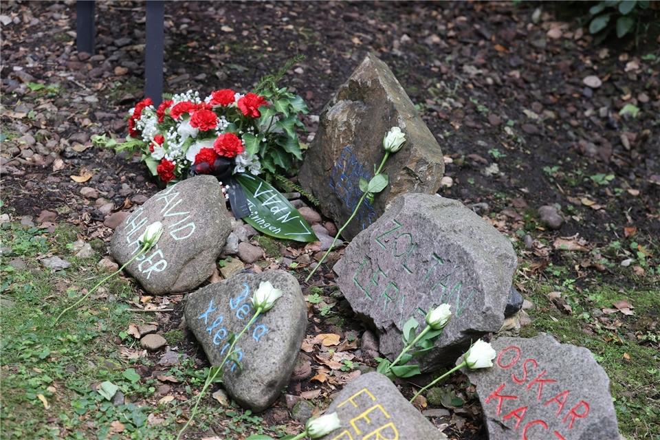 Metall-Gedenkpfahl 'Kardinal & Mutter' Für Garten & Friedhof – Grabdekoration Zum Erinnern