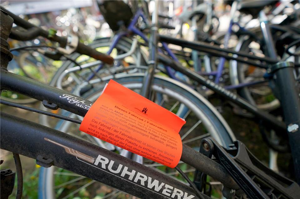 14 Tage hatten die Besitzer Zeit, ihre Räder wegzuschaffen. (Symbolbild)Marcus Brandt/dpa