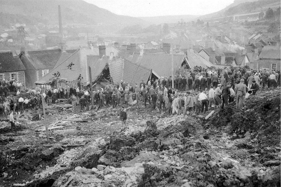 144 Menschen verloren bei der Katastrophe ihr Leben. (Archivbild)Press Association/PA Wire/dpa