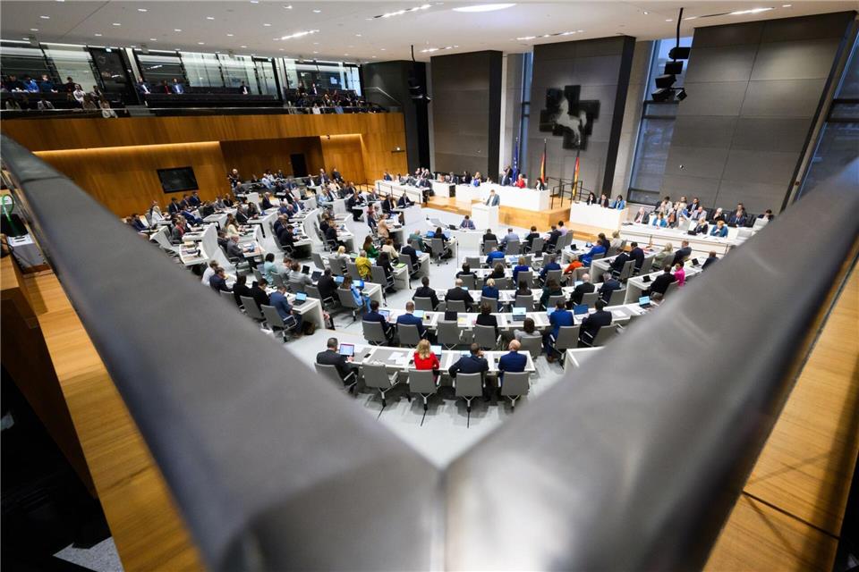 146 Abgeordnete sind derzeit in Niedersachsens Landtag vertreten. (Archivbild)Julian Stratenschulte/dpa