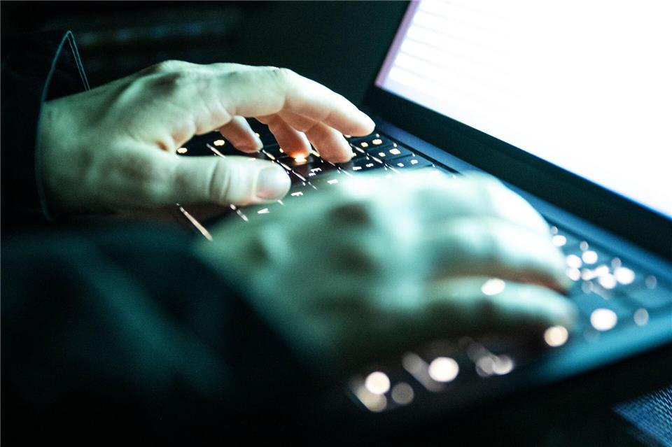 15-Jähriger in Wuppertal unter Cybercrime-Verdacht. (Symbolbild)Philip Dulian/dpa