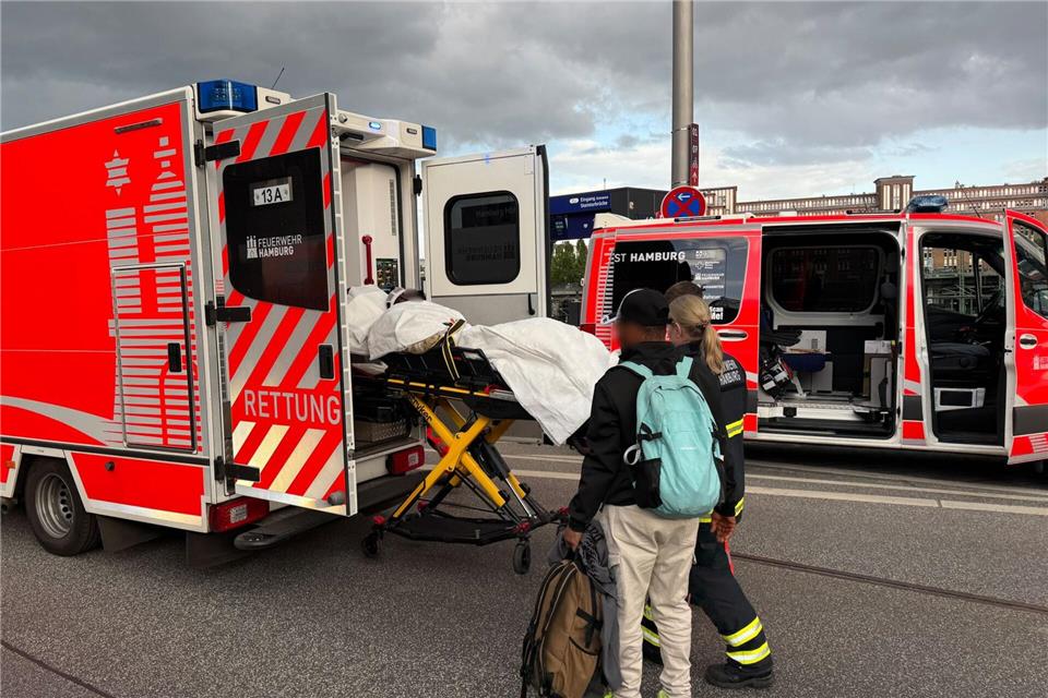 15 Menschen erleiden bei der Tat nach Angaben der Staatsanwaltschaft Stichverletzungen. (Archivbild)News5 / Ren� Schr�der/NEWS5/dpa