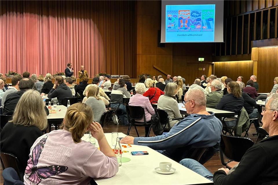 150 Borkener kamen zum Bürgerdialog im Rahmen des sogenannten „Demokratiefestivals“ und tauschten sich über ihre Stadt aus.