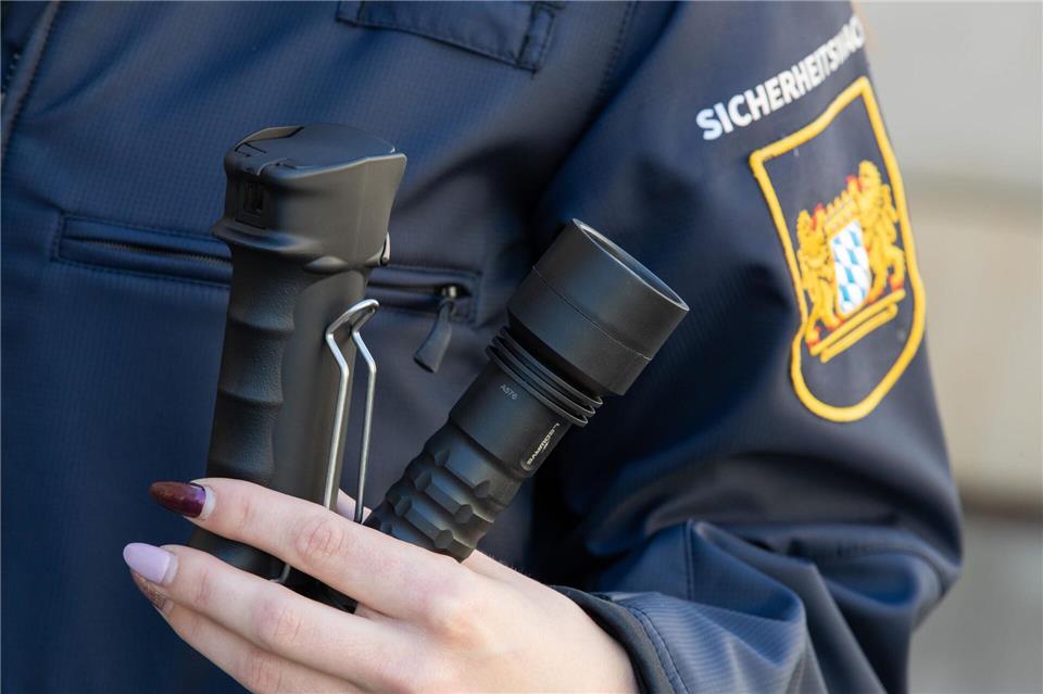 1.500 Menschen engagieren sich derzeit in Sicherheitswachten in Bayern. (Archivbild)Daniel Karmann/dpa