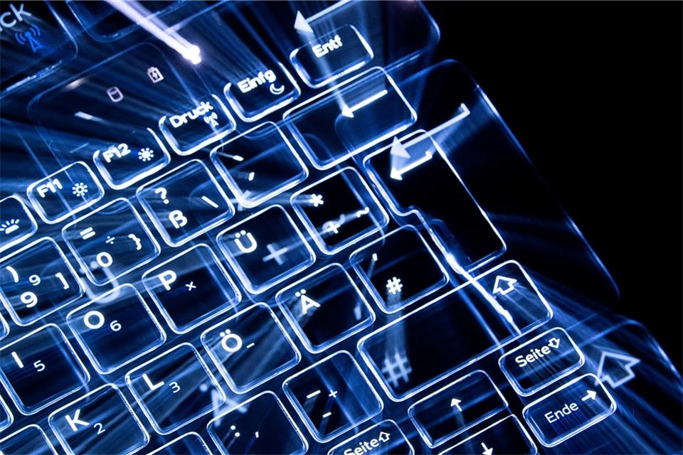 1500 schwere Cyberangriffe gegen Unternehmen und Organisationen soll eine Gruppe Krimineller in den vergangenen anderthalb Jahren verübt haben.