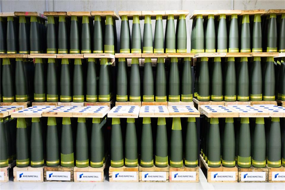 155-Millimeter-Granaten in einem Rheinmetall-Werk.Julian Stratenschulte/dpa