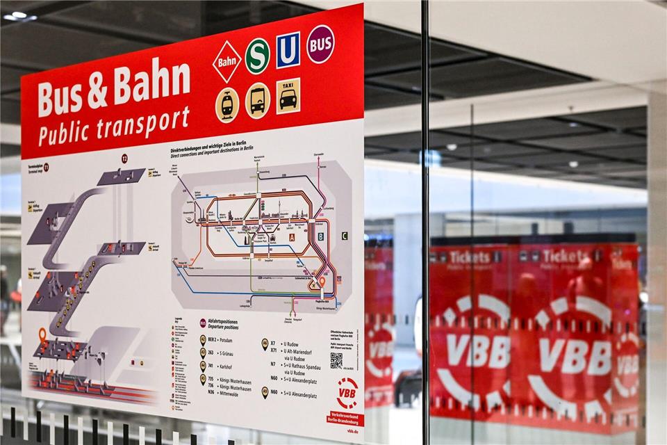 1,56 Milliarden Fahrgäste wurden 2025 in den Bussen und Bahnen im VBB gezählt. (Archivbild)Jens Kalaene/dpa