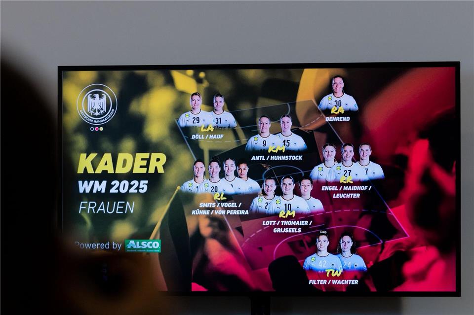 17 Spielerinnen sind von Handball-Bundestrainer Markus Gaugisch für die Heim-WM nominiert worden.Rolf Vennenbernd/dpa