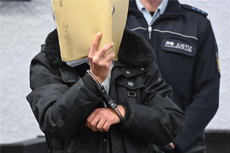 17 Verwandte aus der 20-köpfigen Großfamilie sind inzwischen unter Druck, aber auch freiwillig nach Syrien zurückgekehrt. (Archivbild)Bernd Weißbrod/dpa