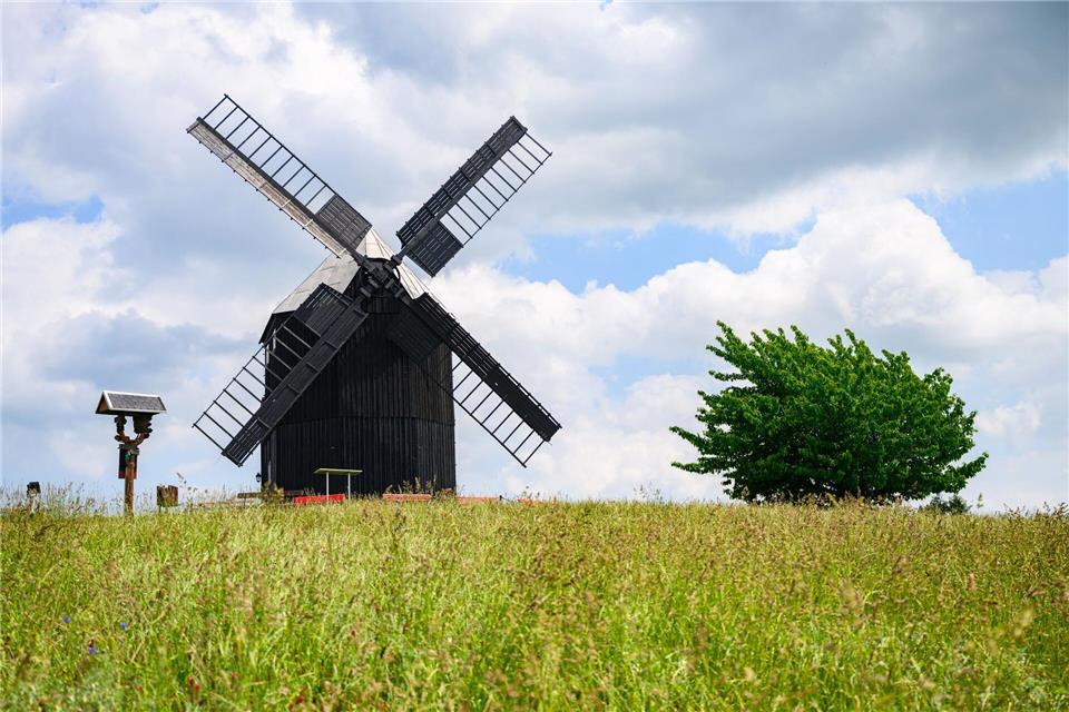 1843 erbaut, war die Bockwindmühle genau 100 Jahre in Betrieb.Robert Michael/dpa
