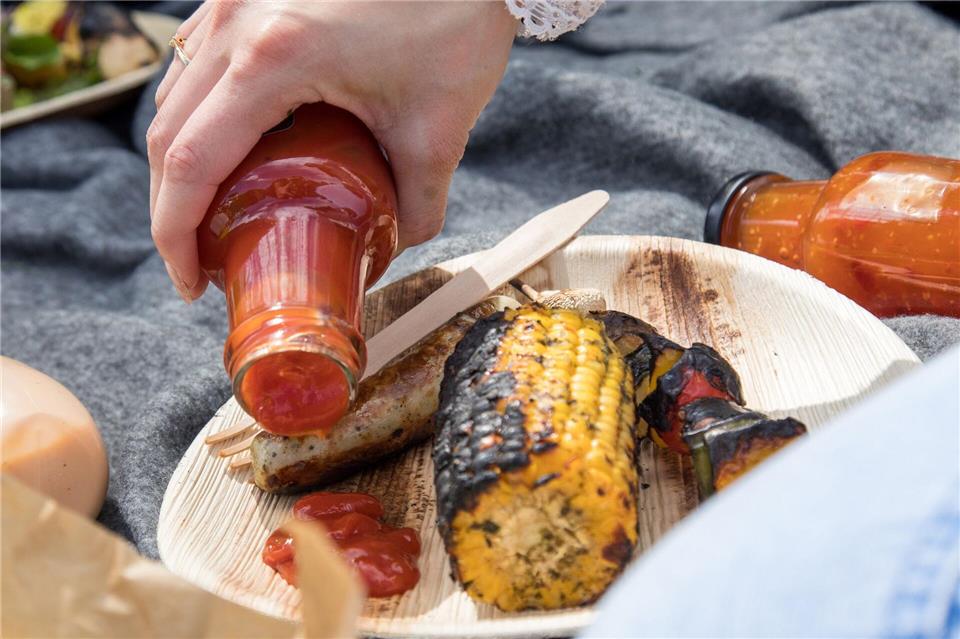 19 BBQ-Saucen hat die Zeitschrift „Öko-Test“ untersucht. Vier Produkte bekamen die Note „sehr gut“ sowie fünf die Note „gut“.Christin Klose/dpa-tmn