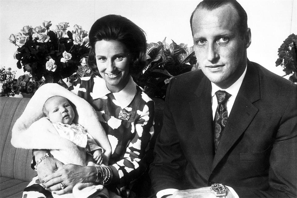 1973 kam der Sohn des Paars zur Welt, der jetzige König Haakon VIII. (Archivbild)Uncredited/AP/dpa