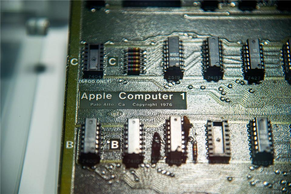 1976: Der Apple I wurde noch ohne ein Gehäuse oder eine Tastatur ausgeliefert. Sergei Magel/HNF/