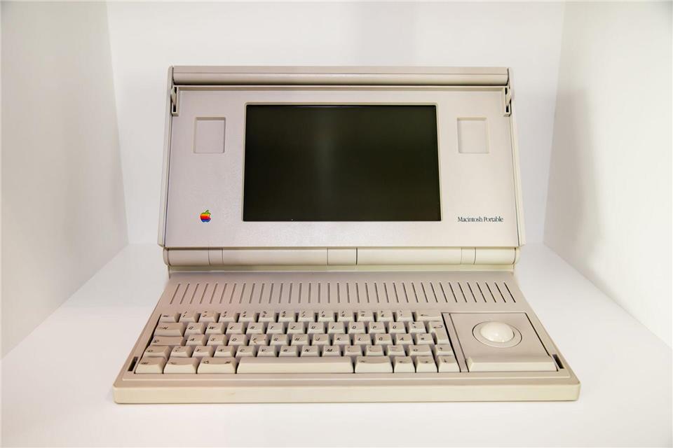 1989: Der Macintosh Portable aus dem Jahr 1989 war den meisten Usern zu schwer. Sergei Magel/HNF/