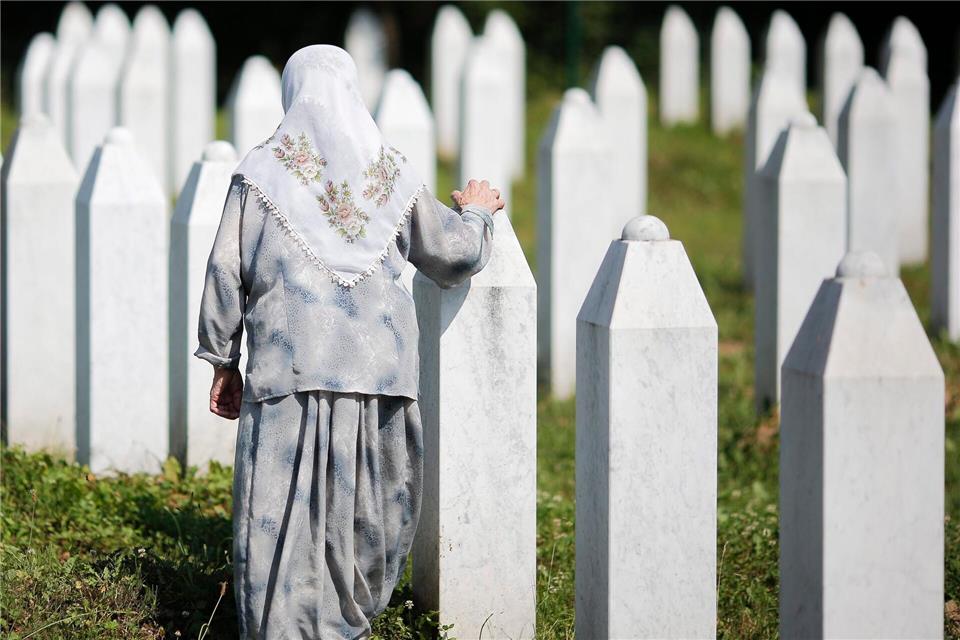 1995 ereignete sich in Sreberenica eines der schlimmsten Kriegsverbrechen in Europa seit dem Zweiten Weltkrieg. Aigner will hier einen Kranz zum Gedenken an die mehr als 8.000 Opfer niederlegen. (Archivbild)Valdrin Xhemaj/epa/dpa-tmn
